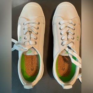 Cariuma off-white sneakers Size 8. Lightly Used; very good condition.
